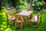 Zestaw mebli ogrodowych: krzesła i stół w kolorze dąb