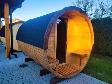 Sauna ogrodowa 270 cm z przedsionkiem typu beczka pokryta gontem bitumicznym